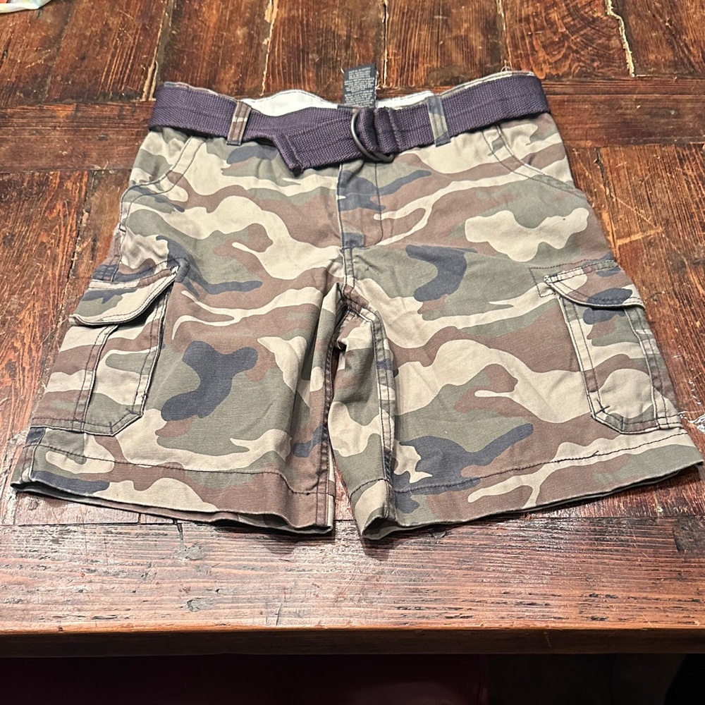 Camouflage Cargo Faded Glory Boys Shorts. Size 8H